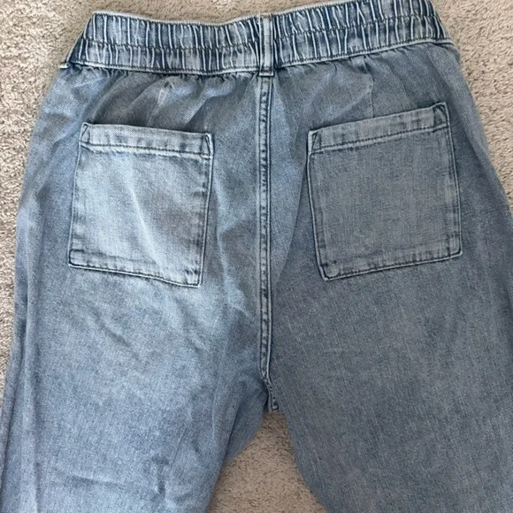 GAP High Rise Girlfriend Utility Light Denim Joggers - Medium - Picture 3 of 5